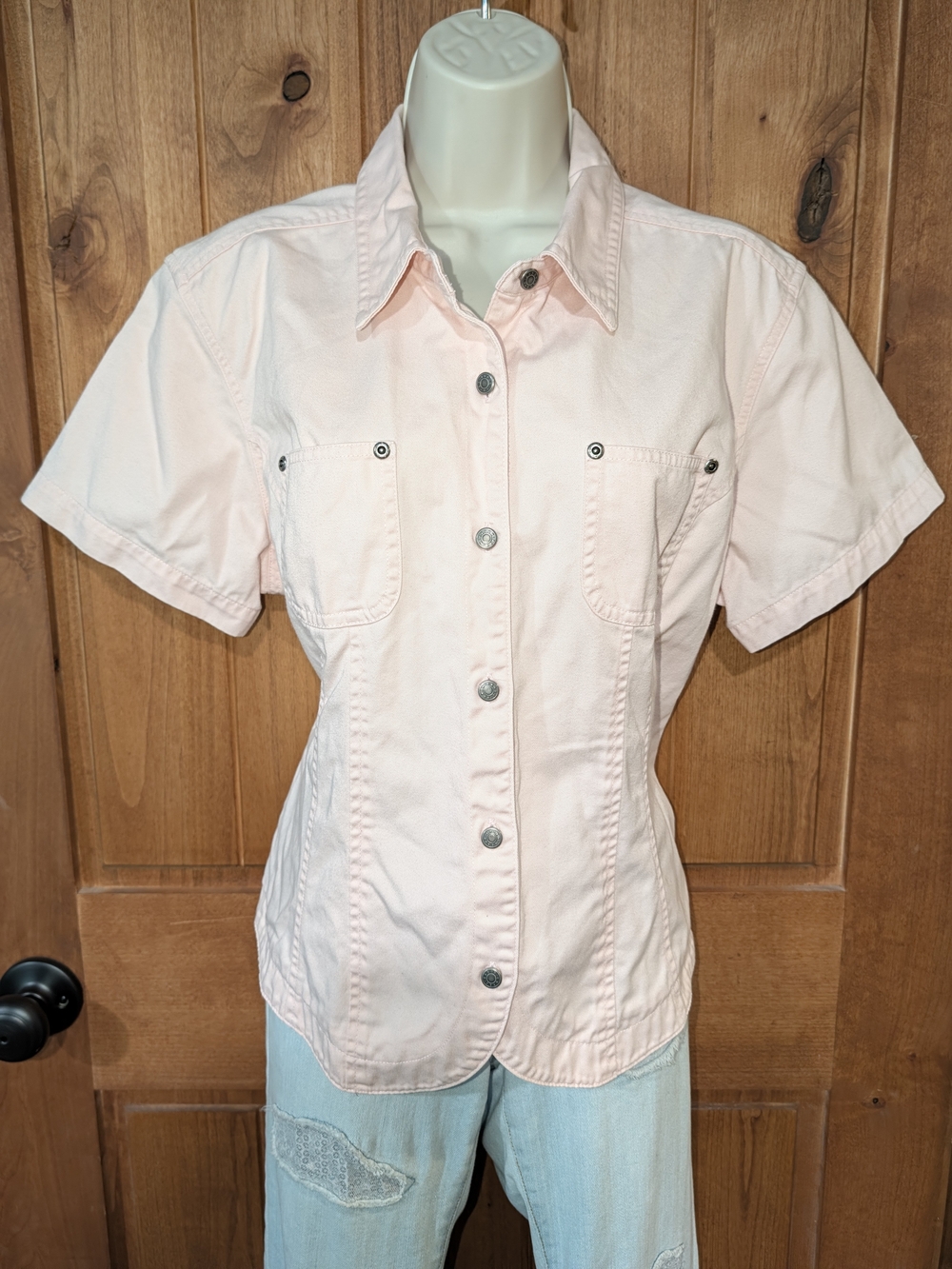 Classic Short-Sleeve Button-Down Shirt in Light Pink